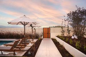 Ashta Suites Color Block