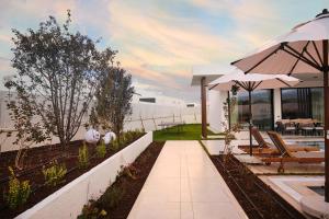 Ashta Suites Color Block