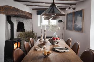Kittiwake Cottage - Charming harbour-side cottage, luxury interiors