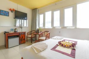 Phòng có giường cỡ King nhìn ra cảnh núi non (King Room with Mountain View)