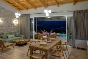 Flomis Luxury Villa
