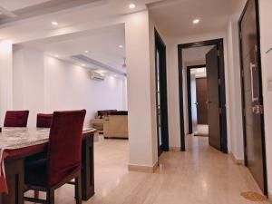 Hostmystay- 3Bhk Terrace! Gk1 M block