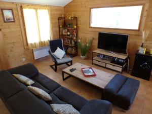 Maisons de vacances Maison en bois, piscine privee chauffee : photos des chambres