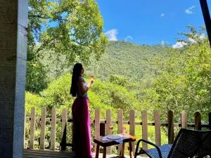 Chalé 2 Alto na Montanha, com garagem coberta - Núcleo Mauá