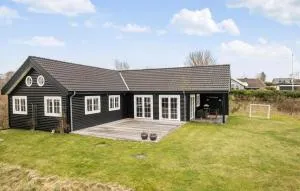 Gorgeous Home In Fårevejle With Kitchen - Fårevejle