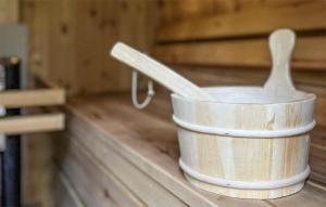 Stunning Home In Rheezerveen With Wifi