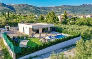 Cozy Home In Kastel Novi - Novi Stafilić