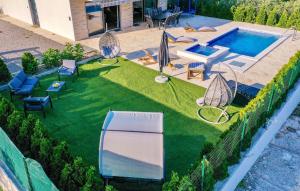 Cozy Home In Kastel Novi