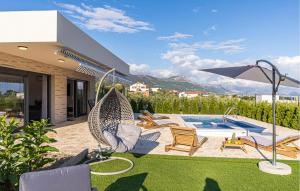 Cozy Home In Kastel Novi