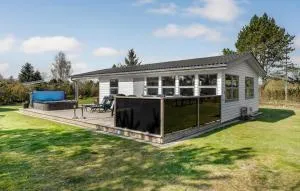 2 Bedroom Gorgeous Home In Hadsund - Haslevgårde