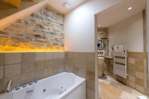 Hotels Abbaye de Maizieres : photos des chambres