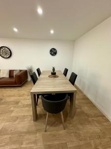 Appartements Grand T4 de 118m2 Proche Tram, Terrasse a seulement 25 mn des Plages : photos des chambres