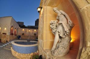 6 Bedroom Farmhouse with Large Private Pool