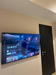 1BR Branz BSD: PS5, King Size Bed, and 4K OLED TV