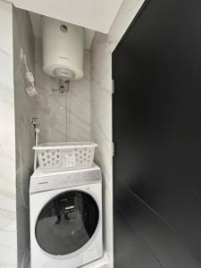 1BR Branz BSD: PS5, King Size Bed, and 4K OLED TV