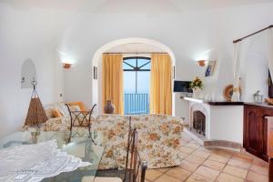 Charming Villa, with terrace overlooking the sea, Amalfi coast, 170 steps from the road