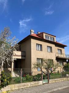 Spacious apartment - free parking!