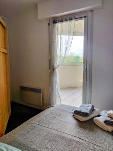 Spacieux appartement refait à NEUF - 4 pers - vue sur lhippodrome