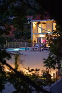 Villa Maranata-5 stars-pool-spa-gym-free parking-privacy 