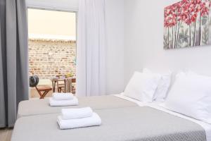 Elisavet City Apartment with Veranda