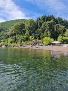 Casa a orilla del lago