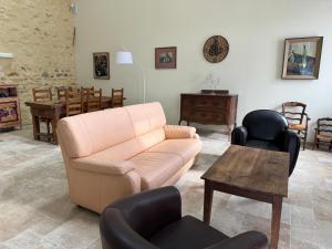 Gîte La Maison des Poètes de 1 à 6 personnes à Treigny Perreuse