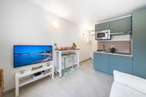 Studio Banane 2 min croisette mitoyen Martinez