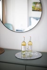 KAISER 02 by ROCKCHAIR Apartments l SUPERHOST Status l 3 Bedrooms Boxspringbeds 2 Bathrooms l Cozy Family & Business Flair 155 sqm 3 Balcony 2nd Floor Elevator up to 10 guests welcomes you!