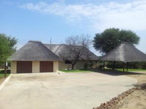 Own Pool - Ample Space - Beautiful Views