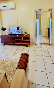 Apartamento TOP CLIMATIZADO em CRICIÚMA-SC - ótimo CUSTO-BENEFÍCIO - Cozinha completa - Cama Box - WiFI - Smart TV - Apps YouTube - NetFlix - Prime Vídeo - Garagem coberta - Portaria Digital 24h - Lugar sossegado e arborizado - Acomoda até 5 pes