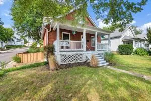 Rand House! Near Purina - 5 min walk to Riverfront - Sullivan