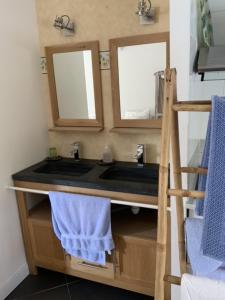 B&B / Chambres d'hotes La Maison du Canal de Rompsay - 5 min de la Rochelle : photos des chambres