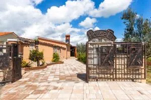 Industrial style studio house Eni, with Parking, BBQ, AC in Marčana, Ferienwohnung - Pinezići