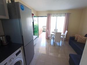 Sunny Bungalow with Pool view by Ocean