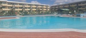 Sunny Bungalow with Pool view by Ocean