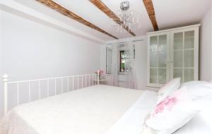 Charming Old House with Sea View Bakar