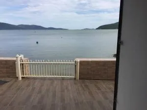 Casa de frente ao mar Enseada de Brito - Enseada do Brito