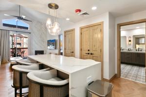 Ski inout at Westgate, Remodeled 1br, Resort amenities, Multiple Pools, Spa and Restaurant 4803A