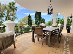 Fabulous 8-bedroom Andalucian family Villa with panoramic vistas of La Concha Marbella