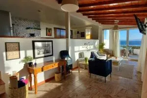 Beachfront CASA SOL - closest to the sand - Chapultepec