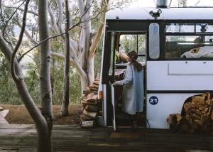 Bus & Hot Tub Secluded Eco Forest Retreat