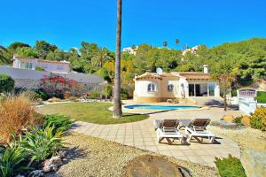 Alldo - hill side with private pool in Moraira