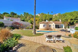 Alldo - hill side with private pool in Moraira