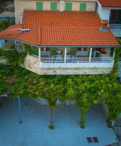 Seaside holiday house Pisak, Omis - 22862 - 4hvězdičkové hotely ve městě Omiš