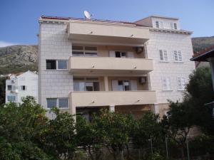 Apartments Laus 