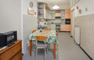 2 Bedroom Stunning Apartment In Genova