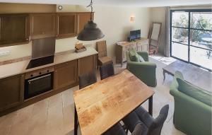 Maisons de vacances Cozy Home In Saint-Laurent-De-La-Cabrerisse : photos des chambres