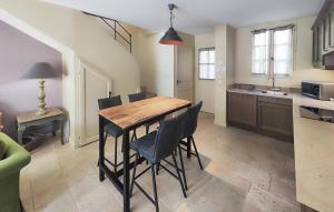Maisons de vacances Cozy Home In Saint-Laurent-De-La-Cabrerisse : photos des chambres