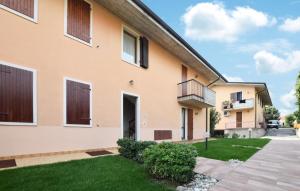 Lovely Apartment In Bardolino With Wifi