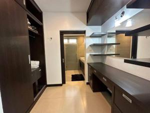 Luxurious 5 bedroom 5 bathroom Gym Views v138